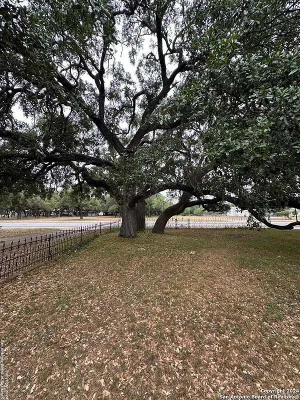 Sabinal, TX 78881,1024 Center ST