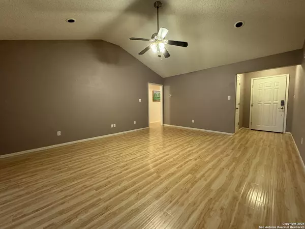 Pleasanton, TX 78064-4722,320 BUNKER HILL