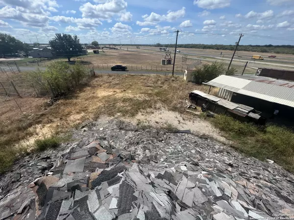 Elmendorf, TX 78112,14348 Donop Rd