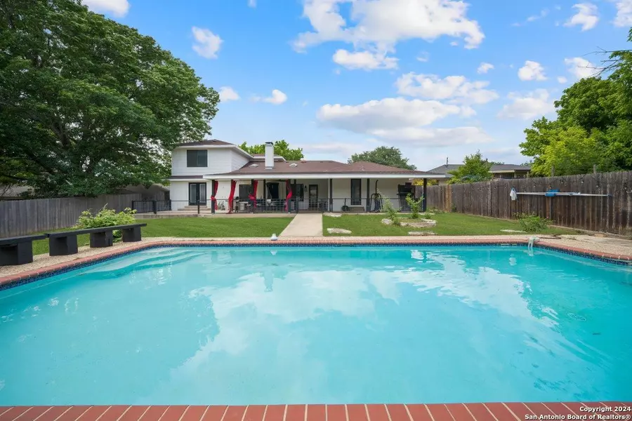 303 Erin Dr., Kerrville, TX 78028