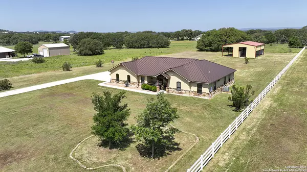 951 Horseshoe Falls, Bandera, TX 78003-3590