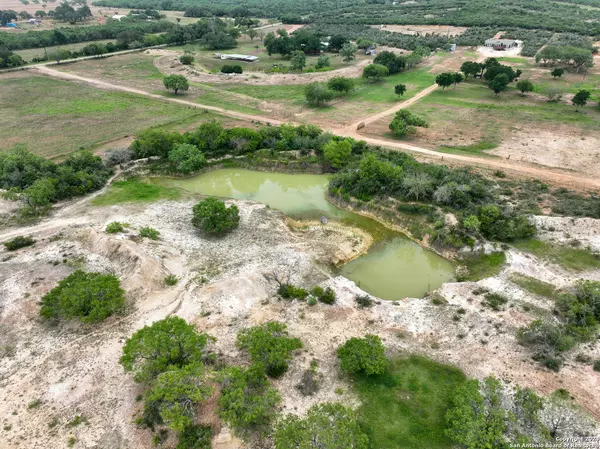 Devine, TX 78016-4400,405 COUNTY ROAD 6642