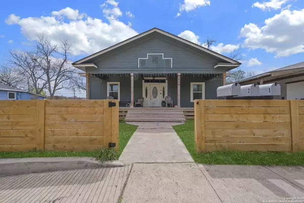 302 Hollenbeck Ave, San Antonio, TX 78211-1875
