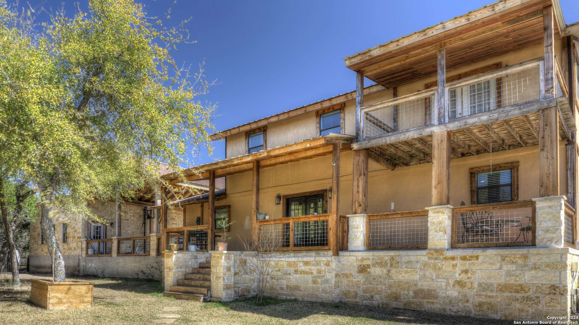 735 Saddle Mountain Rd, Leakey, TX 78873