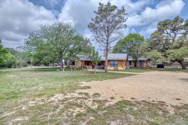 577 Mariposa Avenue, Concan, TX 78838