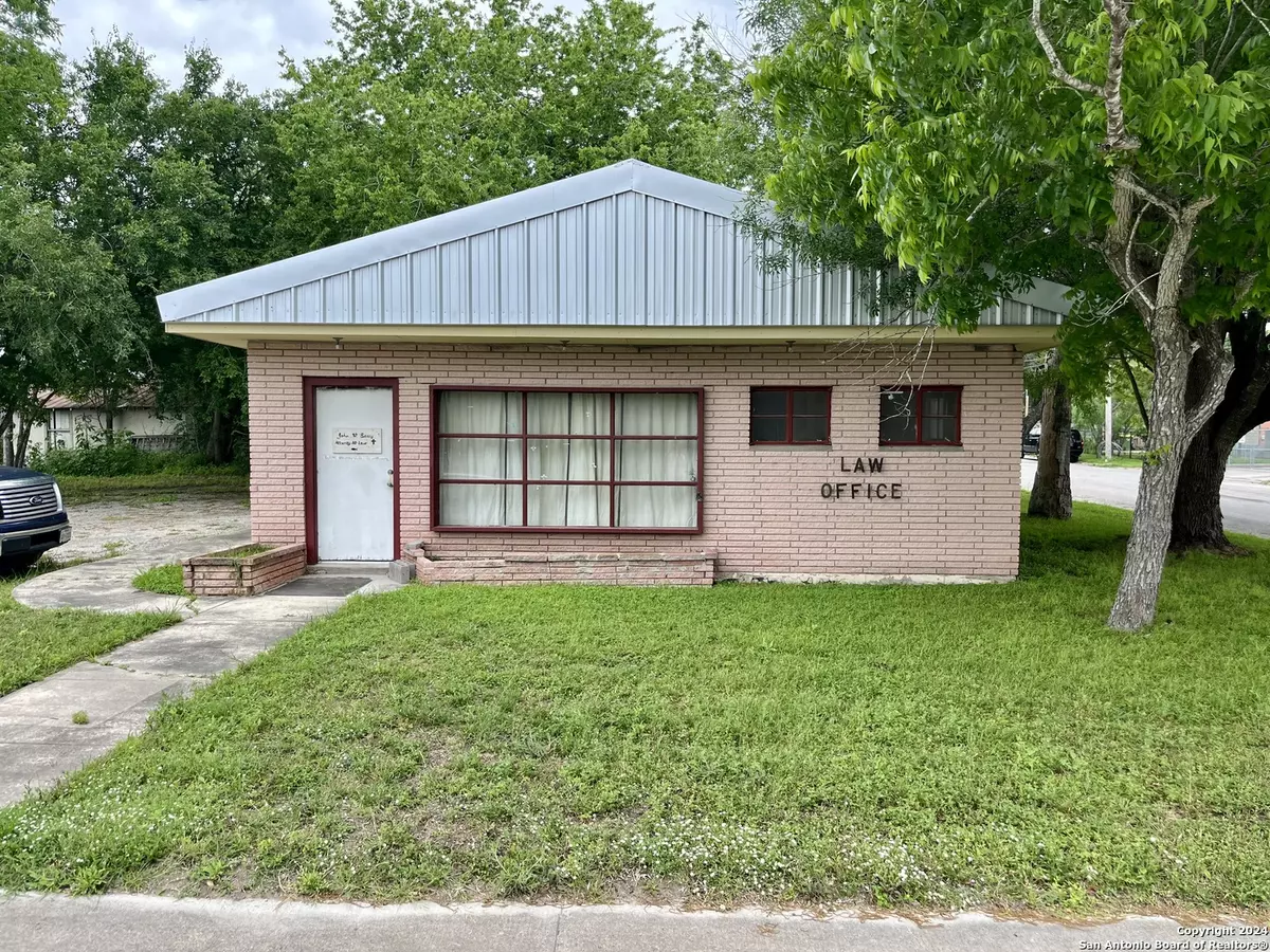 Kenedy, TX 78119,617 Main St,