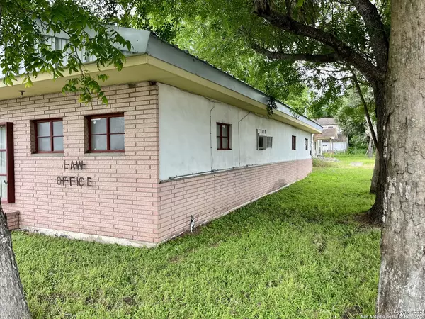 Kenedy, TX 78119,617 Main St,