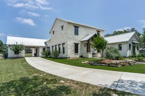 Boerne, TX 78006-8355,211 SABINAS CREEK RANCH RD