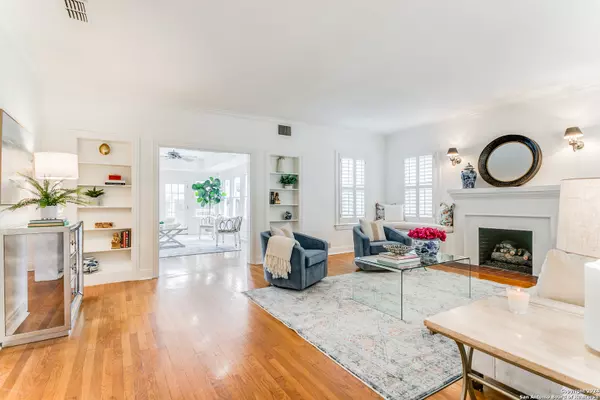 Alamo Heights, TX 78209-3818,123 CLOVERLEAF AVE