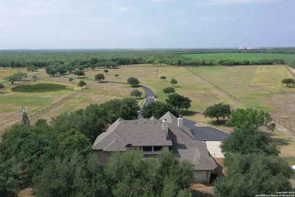 Three Rivers, TX 78071,309 CR 402