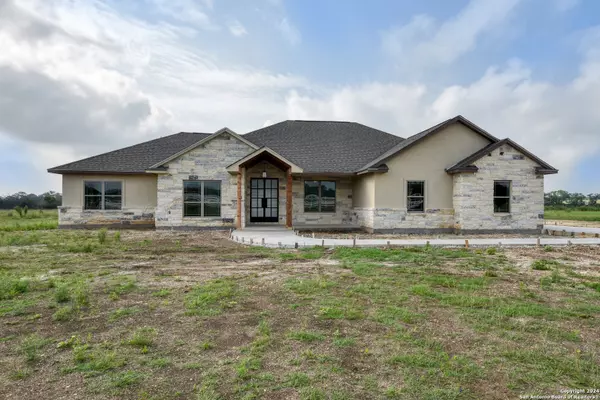 982 Horsehoe falls, Bandera, TX 78003
