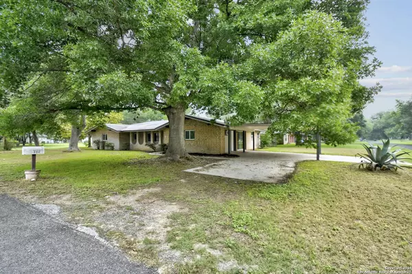 Seguin, TX 78155-7061,182 Rio Grande Dr