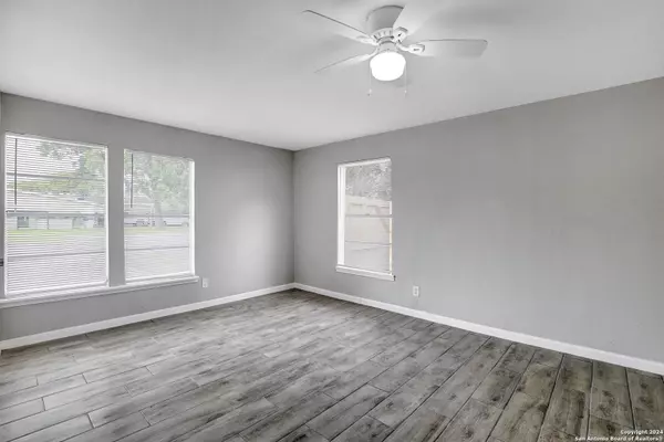 506 SPRINGVALE DR San Antonio, TX 78227-4452