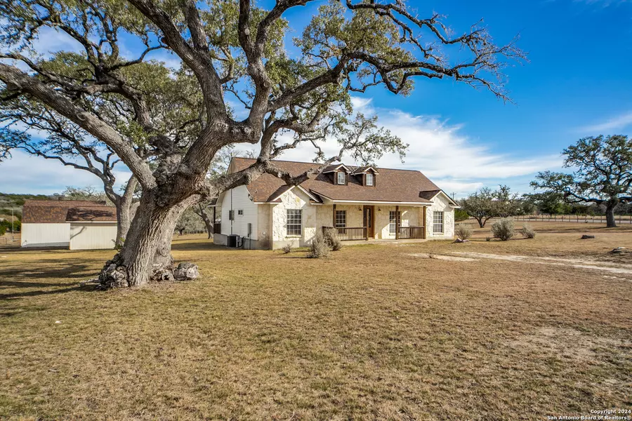 124 MAJESTIC OAKS DR, Boerne, TX 78006-7956