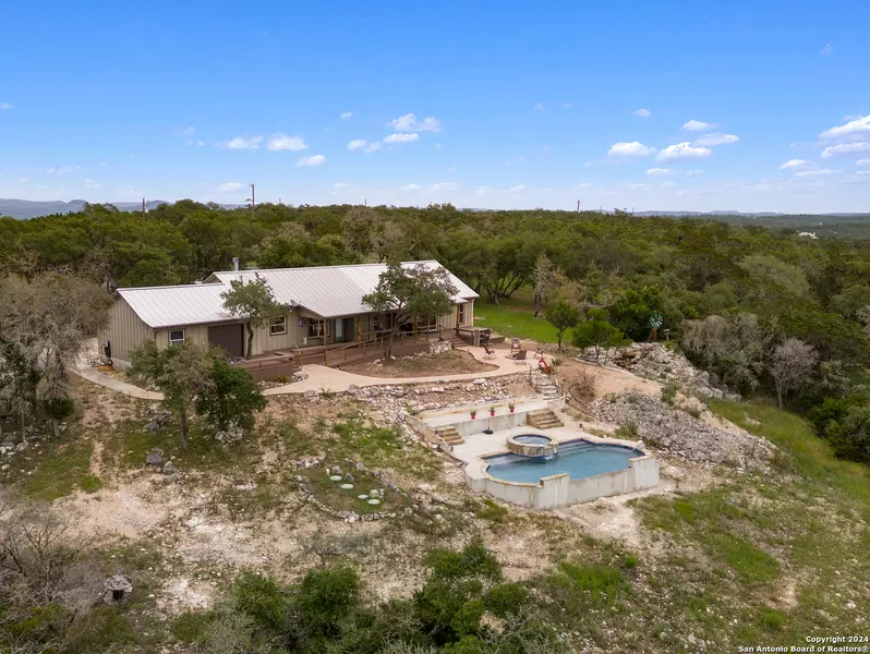 112 MOUNTAIN LAUREL LN, Pipe Creek, TX 78063-7178