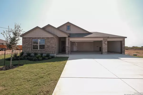 105 Pendleton Cove, Floresville, TX 78114-0106