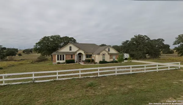 409 Shady Ln, La Vernia, TX 78121-5141