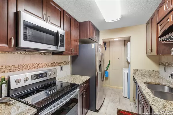 7701 WURZBACH RD UNIT 1801, San Antonio, TX 78229-4445
