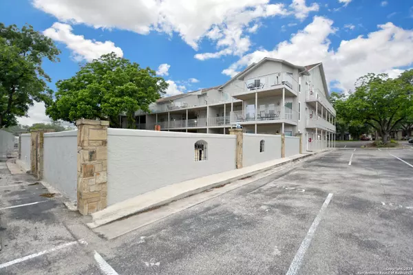 730 Mather St UNIT J-301, New Braunfels, TX 78130