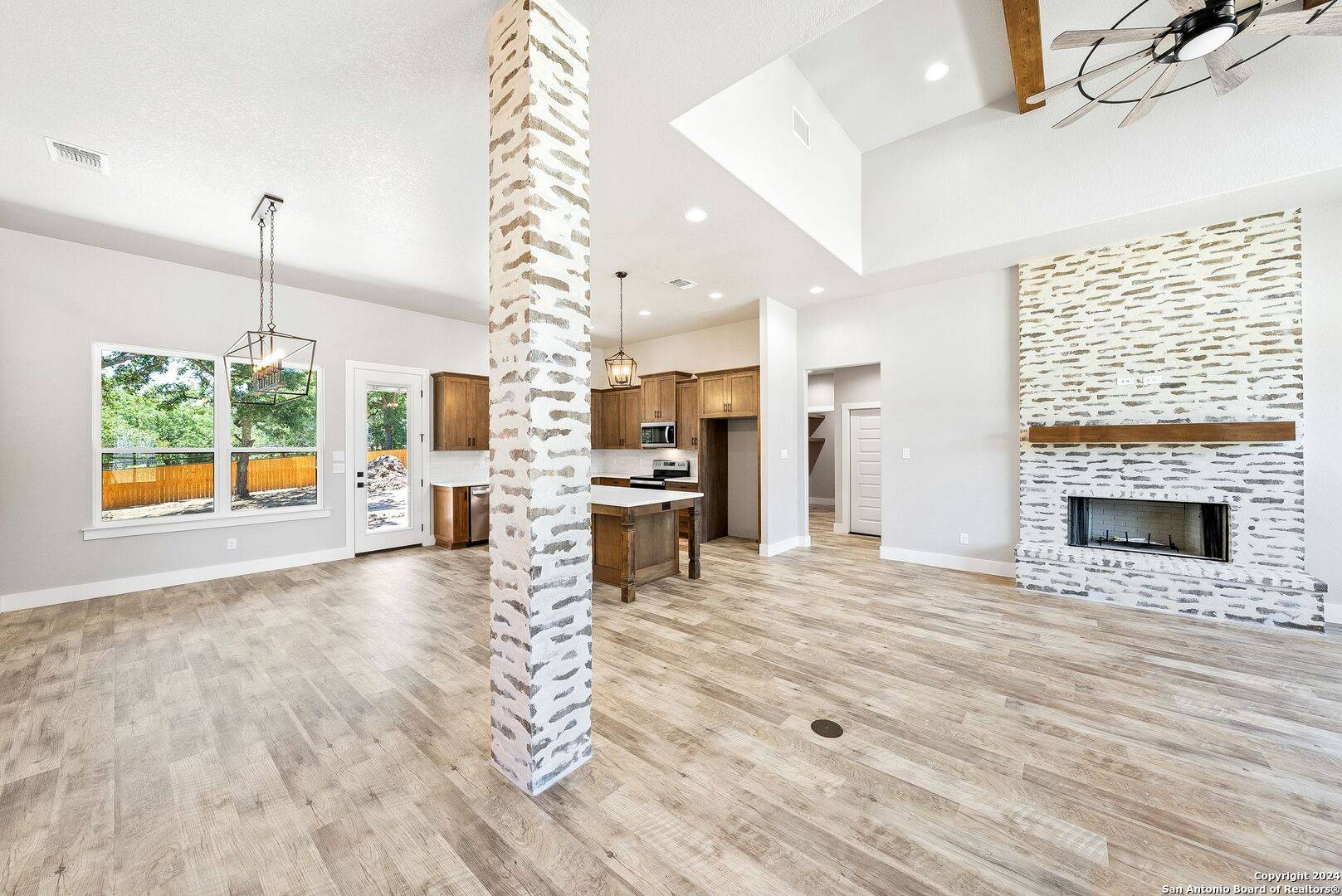145 ASH PKWY, La Vernia, TX 78121
