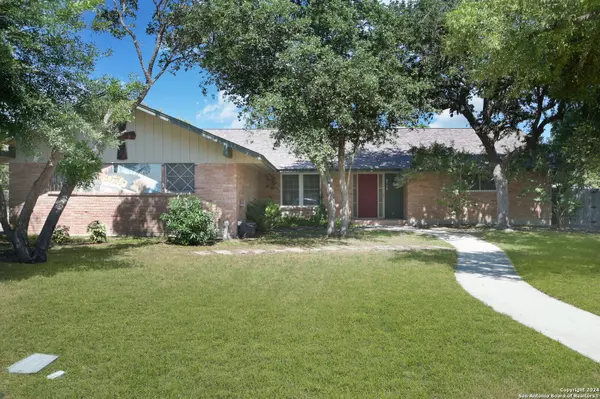 8738 Midcrown Dr, Windcrest, TX 78239