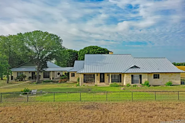 700 COUNTY ROAD 544, Hondo, TX 78861-5507