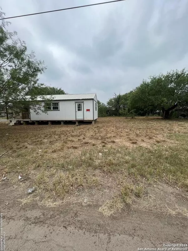 Carrizo Springs, TX 78834,108 WALKER ST