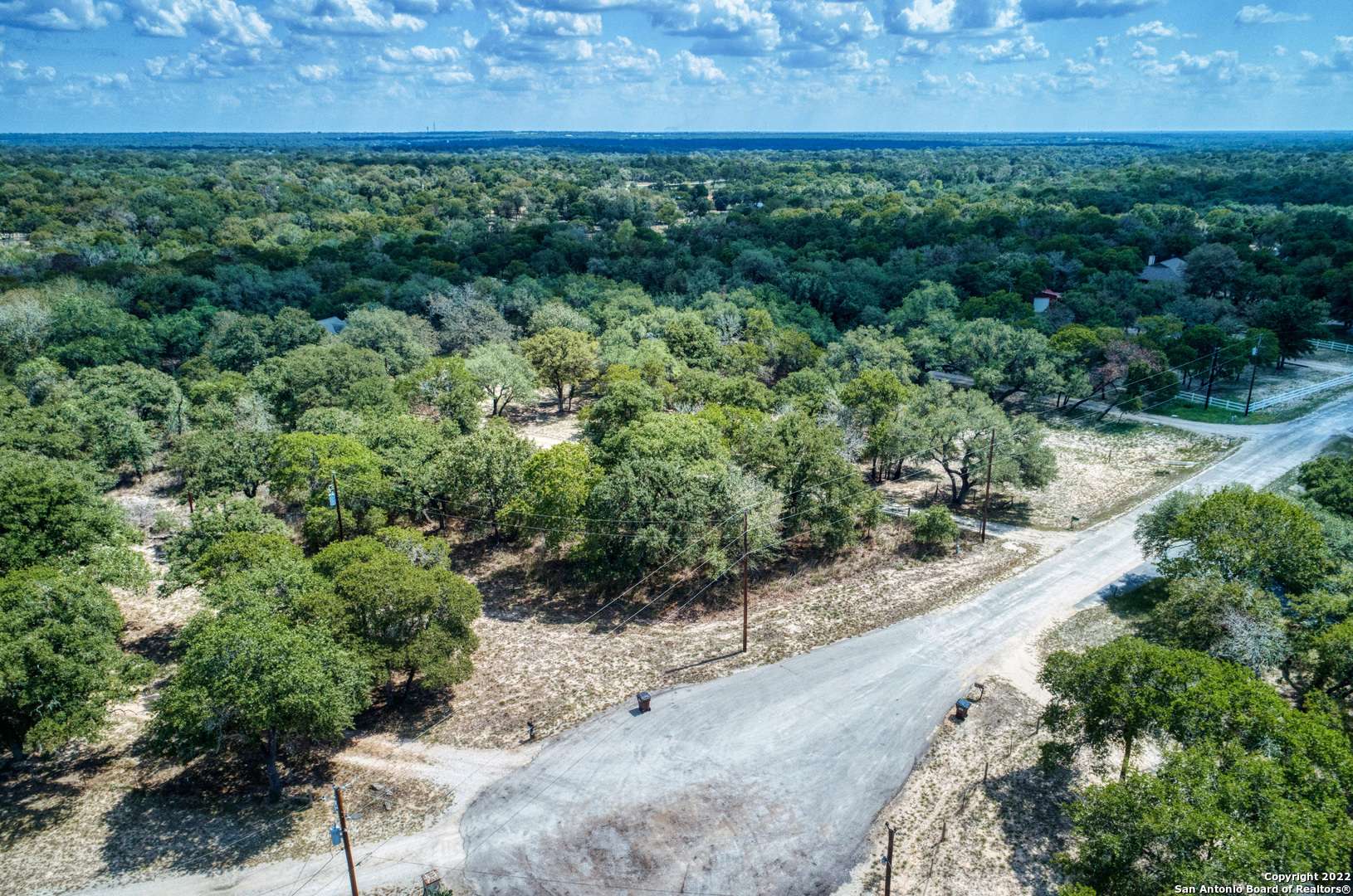 150 Oak Hollow, Floresville, TX 78114