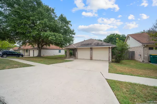 Live Oak, TX 78233-4311,7822 FOREST BRIAR