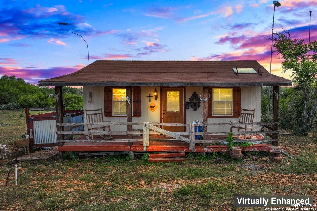 Moore, TX 78057,1099 PR 1688