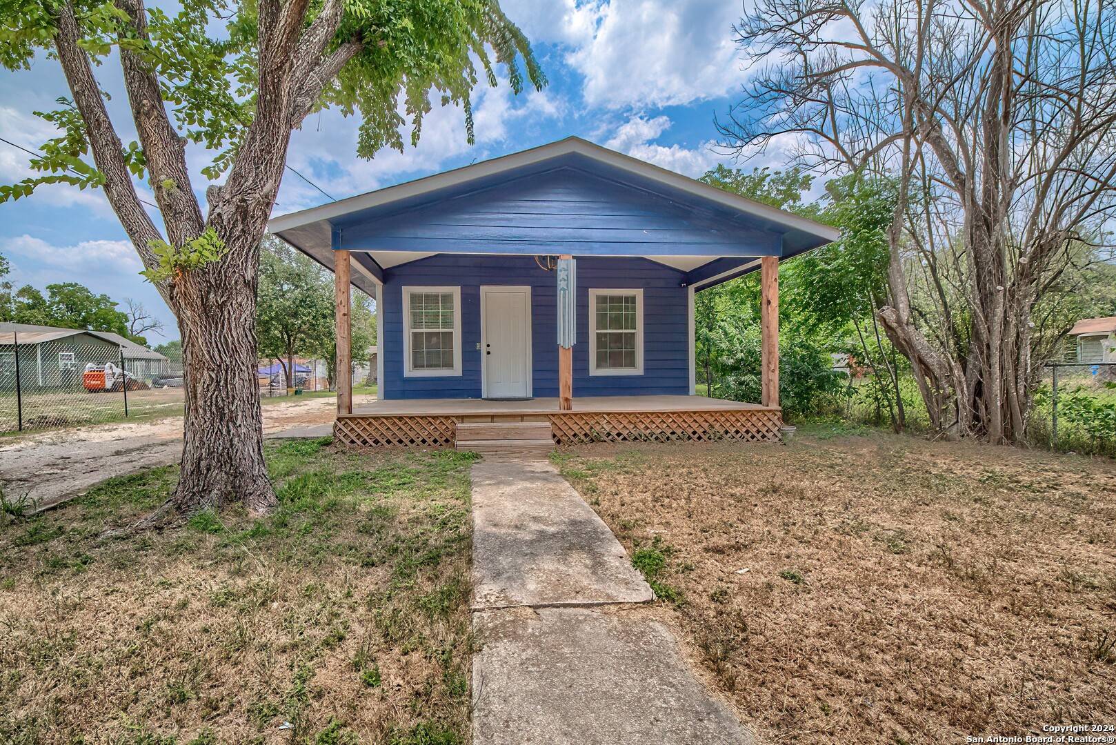 Seguin, TX 78155,1619 Bowie St