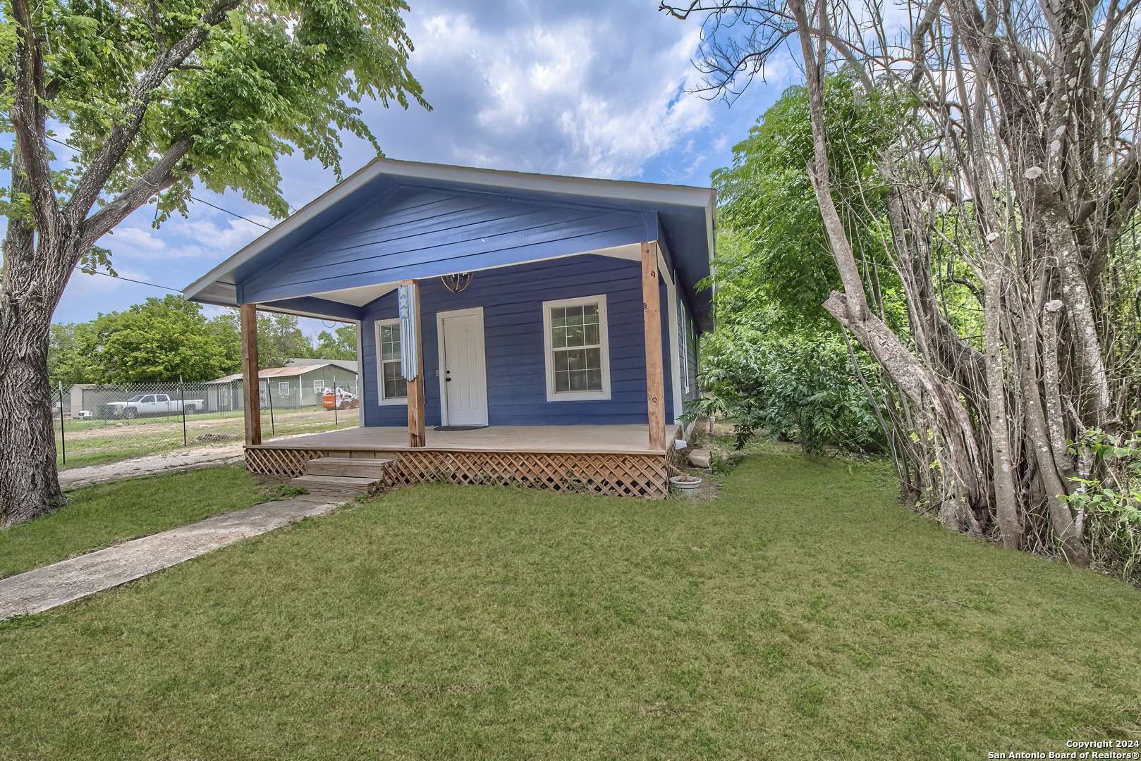 Seguin, TX 78155,1619 Bowie St