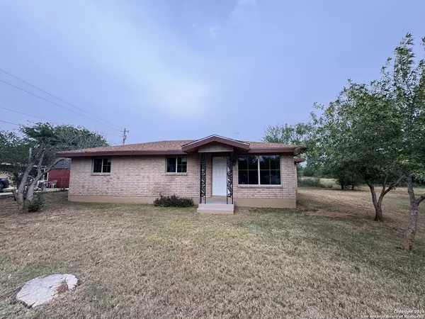 305 MOFFETT, Dilley, TX 78017