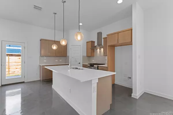 San Antonio, TX 78202,914 N Olive #101