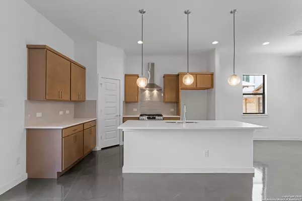 San Antonio, TX 78202,914 N Olive #101