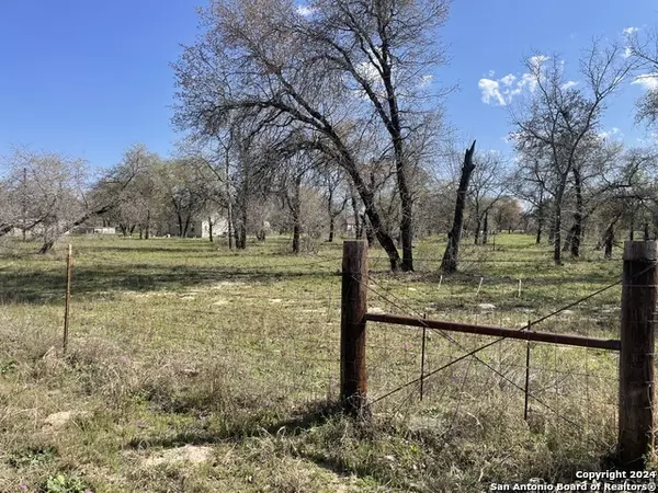 Natalia, TX 78059,375 COUNTY ROAD