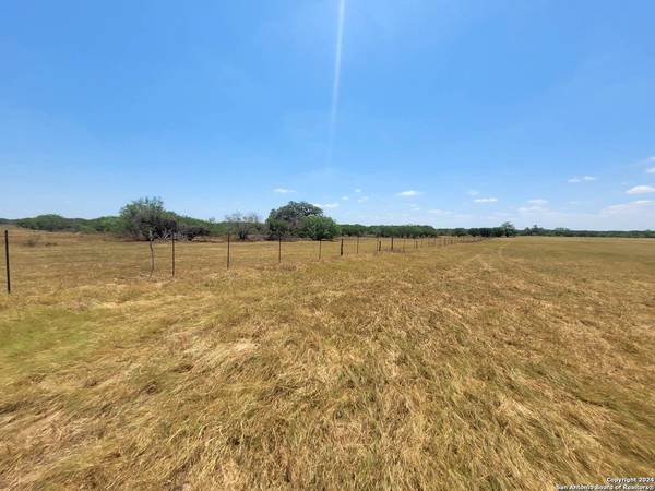 LOT 7 OF 7 Bar R Lane, Floresville, TX 78114-5049