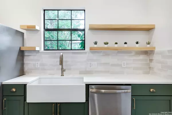 San Antonio, TX 78208-1132,1613 N OLIVE ST