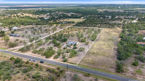 Castroville, TX 78009-2148,585 County Road 5780