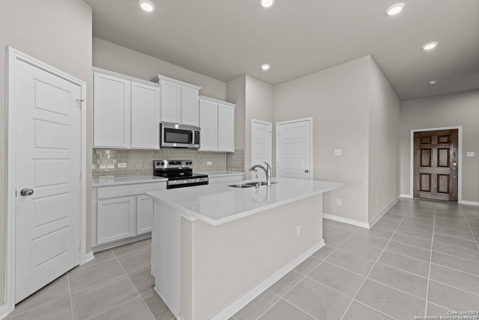Floresville, TX 78114-0106,113 Pendleton Cove