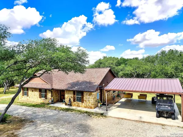 Hondo, TX 78861-6578,417 COUNTY ROAD 2471