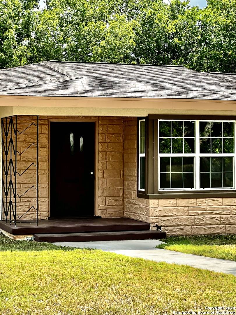 Kenedy, TX 78119,205 4th/Tilden