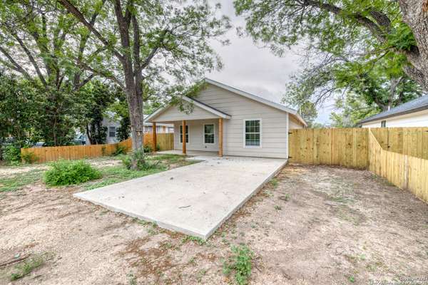 703 W CARGILE ST, Uvalde, TX 78801-6008