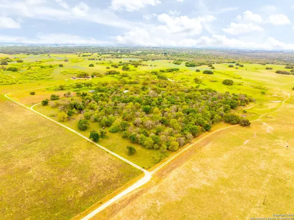 La Vernia, TX 78121-5653,1805 COUNTY ROAD 317