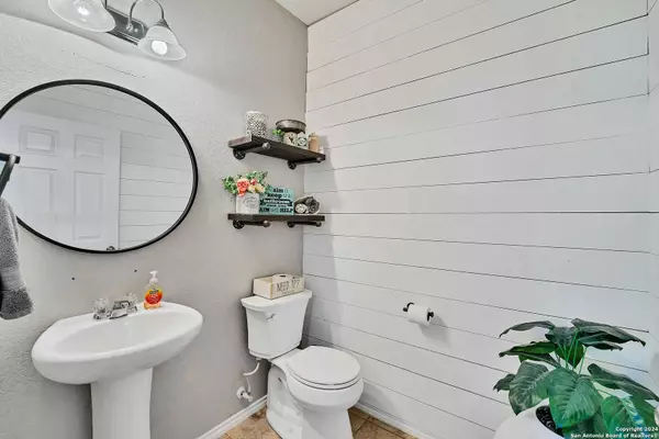 9123 CROWN SILVER San Antonio, TX 78254-6231