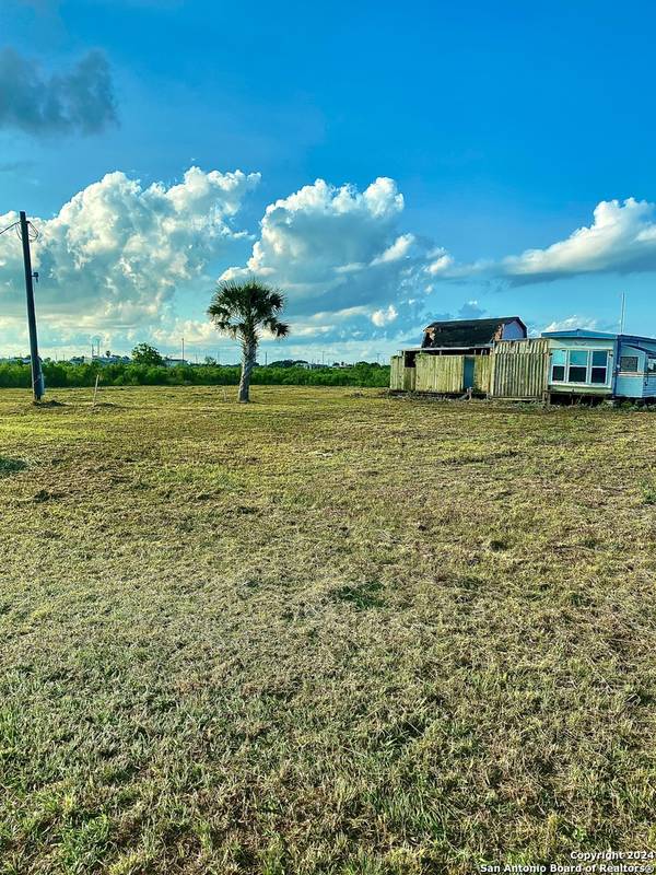 84 Carrigan Ave,  Port Lavaca,  TX 77979