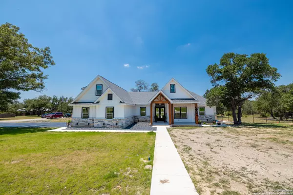 240 EAGLEROCK, Poteet, TX 78065-3826