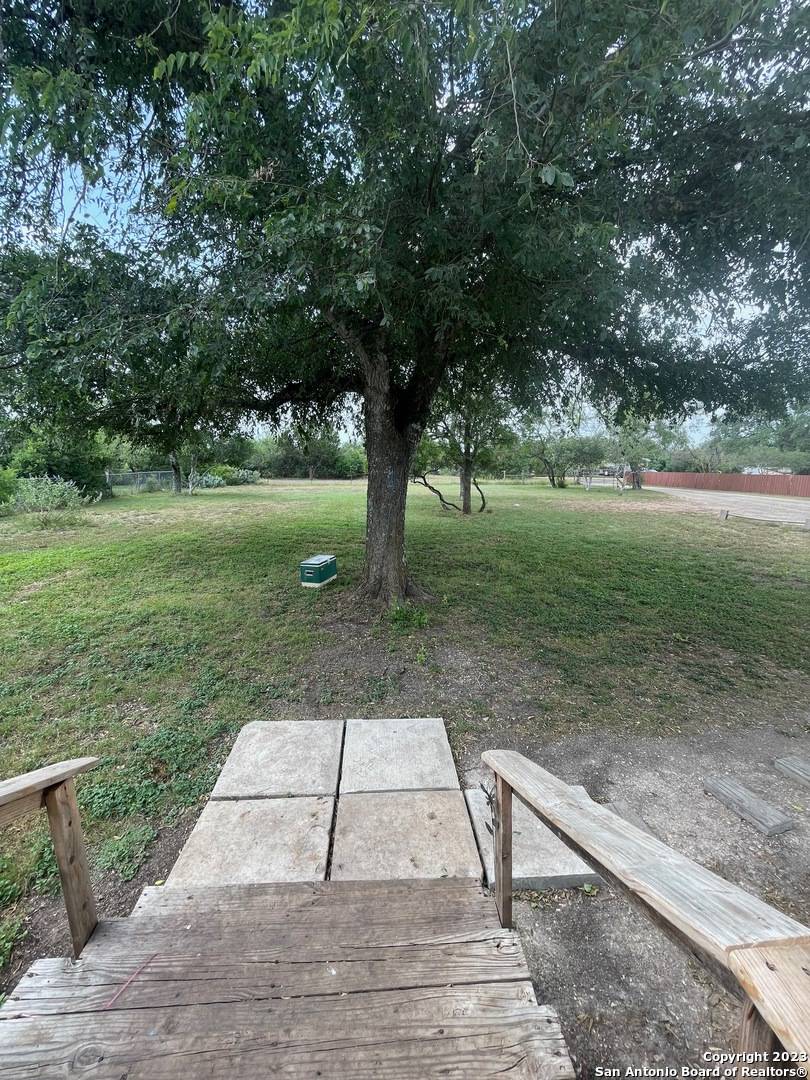 Castroville, TX 78009-2222,18711 COUNTY ROAD 5738