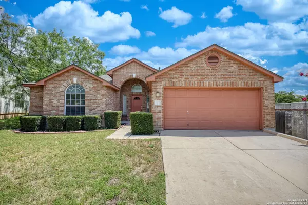 2 Marella Dr, San Antonio, TX 78248-2804