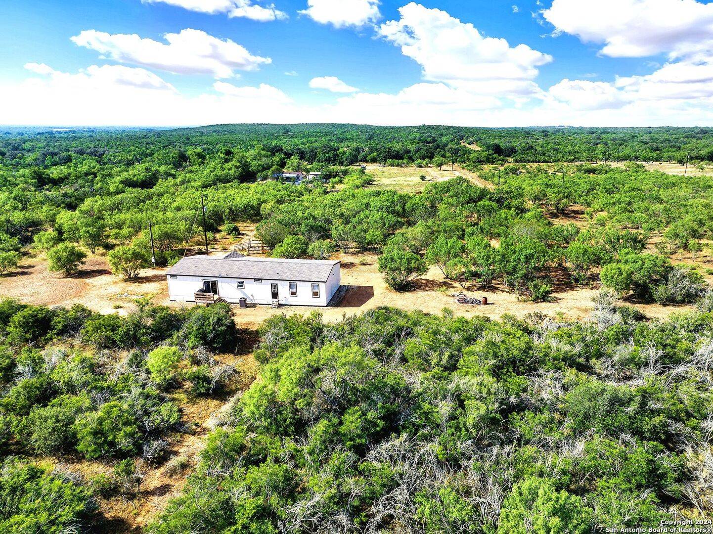 Devine, TX 78016,434 County Road 661